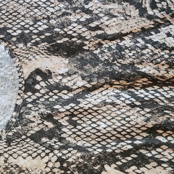 Lularoe Perfect Tank Snake print Size SMALL - Picture 4 of 7